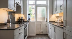 Two-Bedroom Ground-Floor Flat with Private Garden, NW8 - Image 5