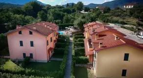 esiloM Aparthotel - Image 3