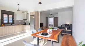 Amelie's Luxe Apartments - Image 2