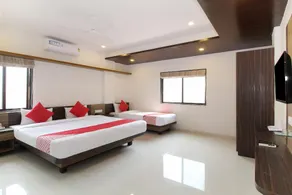 OYO 38421 Hotel Sarthak Residency - Image 2