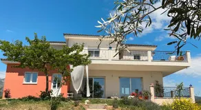 Horizon House, with Olive Grove and a small Vineyard - Image 2