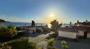 Seafront Private Apartment - Image 3