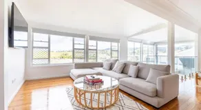 Kiama Beach House & Private Beach & Newly Renovated - Image 2