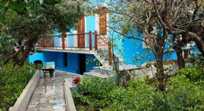 Giannis Gerakios apartments by climbing house - Image 3