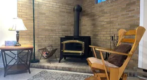Luxury comforts getaway home - Image 3
