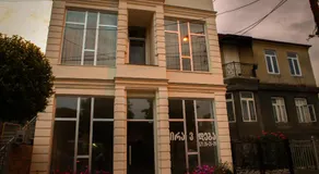 White Hotel Guesthouse - Image 4