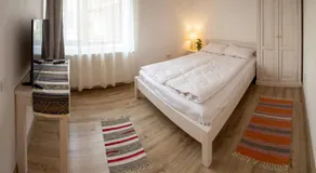 Otto's Guesthouse - Image 2