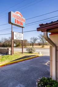 Western Inn by Capital O Cleburne TX - Image 5