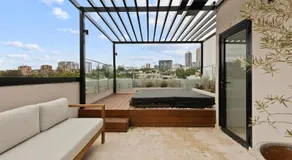 5BR Terrace House, Rooftop Spa & Amazing City View - Image 3