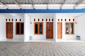 RedDoorz Syariah Plus near Jatiwarna Toll Gate - Image 2
