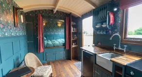 Charlotte-Rose Shepherd's Hut - Image 3