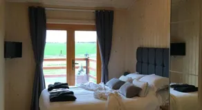 The Orchard Bramble Lodge - Image 2