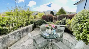 Orchard Cottage - Walking distance of the river, charming sunny patio, quiet location - Image 5