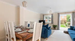 Redhill,Sleeps9,Parking,17minsLGW30 to London - Image 3