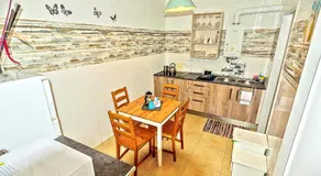Plaza de Toros 3-Bedroom Apartment with Balcony - Image 4