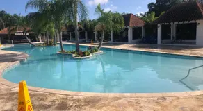 Ocean view with free beach access, pool and water park - Image 3