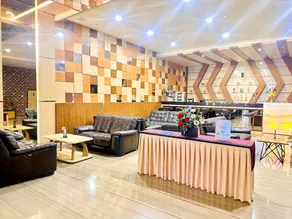 WThree Premier Hotel - Image 4