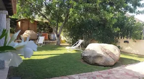 Villa con terrazza, giardino e griglia | Vista sul giardino - Image 5