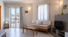 Medousa Studio & Apartments - Image 2