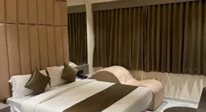 Hotel Lotus - Image 2