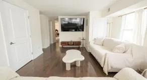 Luxurious 4BD APT EV Parking - Image 2
