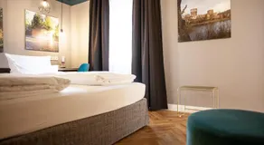 Bayerischer Hof - Image 2