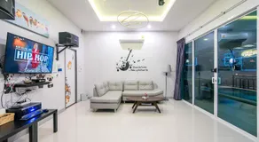 4U Pool Villa - Image 2