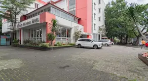 Urbanview Hotel Grand Malabar Bandung - Image 4