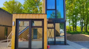 Modern ausgebauter Überseecontainer als Tiny House - Image 3
