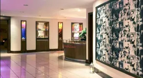 The Luxury Central Cardiff Signature Hotel By Belvilla - Image 2