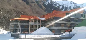 Rose Valley Hotel Naran - Image 2