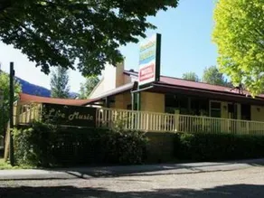 Snowline Motel - Image 1