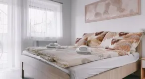 Békeapartmanház - Image 2