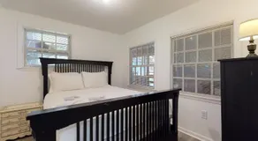 On The Lake Guest House - Image 2
