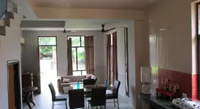 Ganga Kutir Oak Villa on Raichak - Image 5