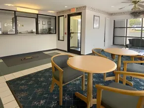 Brentwood Inn & Suites - Image 4
