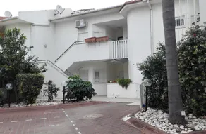 Stylish 4-room, quiet garden-apartment with pool - Image 4