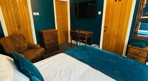 The Guest Room - Image 5