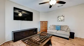 Modern Family Home, Close to Typhoon Texas and Tesla Gigafactory - Image 5