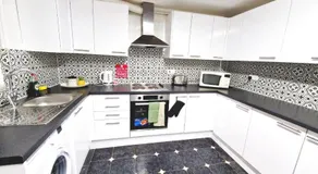 Brixton/Oval House - Image 3