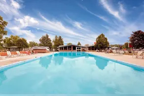 Ramada by Wyndham 1000 Islands Gananoque - Image 2