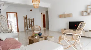 SkyView New Maisonette with private Parking - Image 2