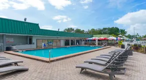 Waterfront Room, Heated Pool, Tiki Bar & Grill ! - Image 3