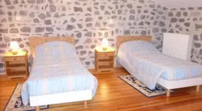 Gîte charmant pour 8 pers à Rauret avec cheminée, terrasse et accès "Tourisme et Handicap" - FR-1-582-186 - Image 2