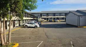 Camelot Court Motel - Image 4