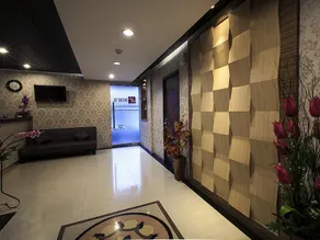 Hin's Hotel - Image 4