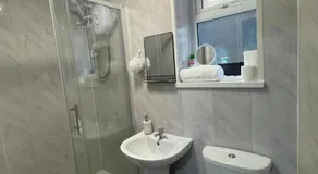 1 bedroom kitchen Flat - Image 5