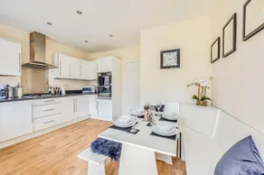 Beautiful Detached House • Excellent Location • Driveway Parking • Office • Smart TVs • Fast Wifi • Yoko Property - Image 5