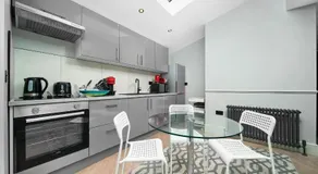 Nine Elms Urban Suites - Image 3