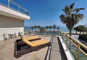 Santa Beach Hotel - Image 3